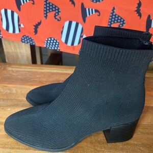 Life Stride Black Ribbed Ankle Booties